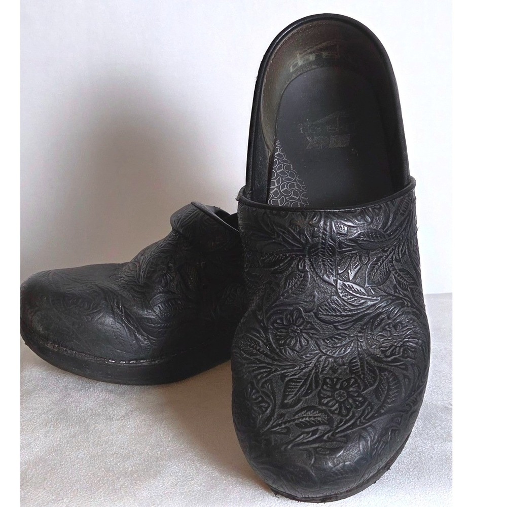 Dansko XP Clogs Women 39 Black Floral Tooled Leather Professional Comfort Shoes